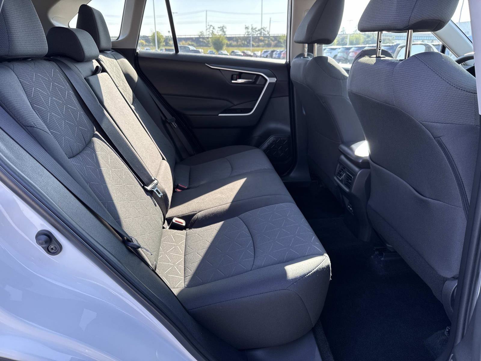 Used 2022 Toyota RAV4 XLE image 21