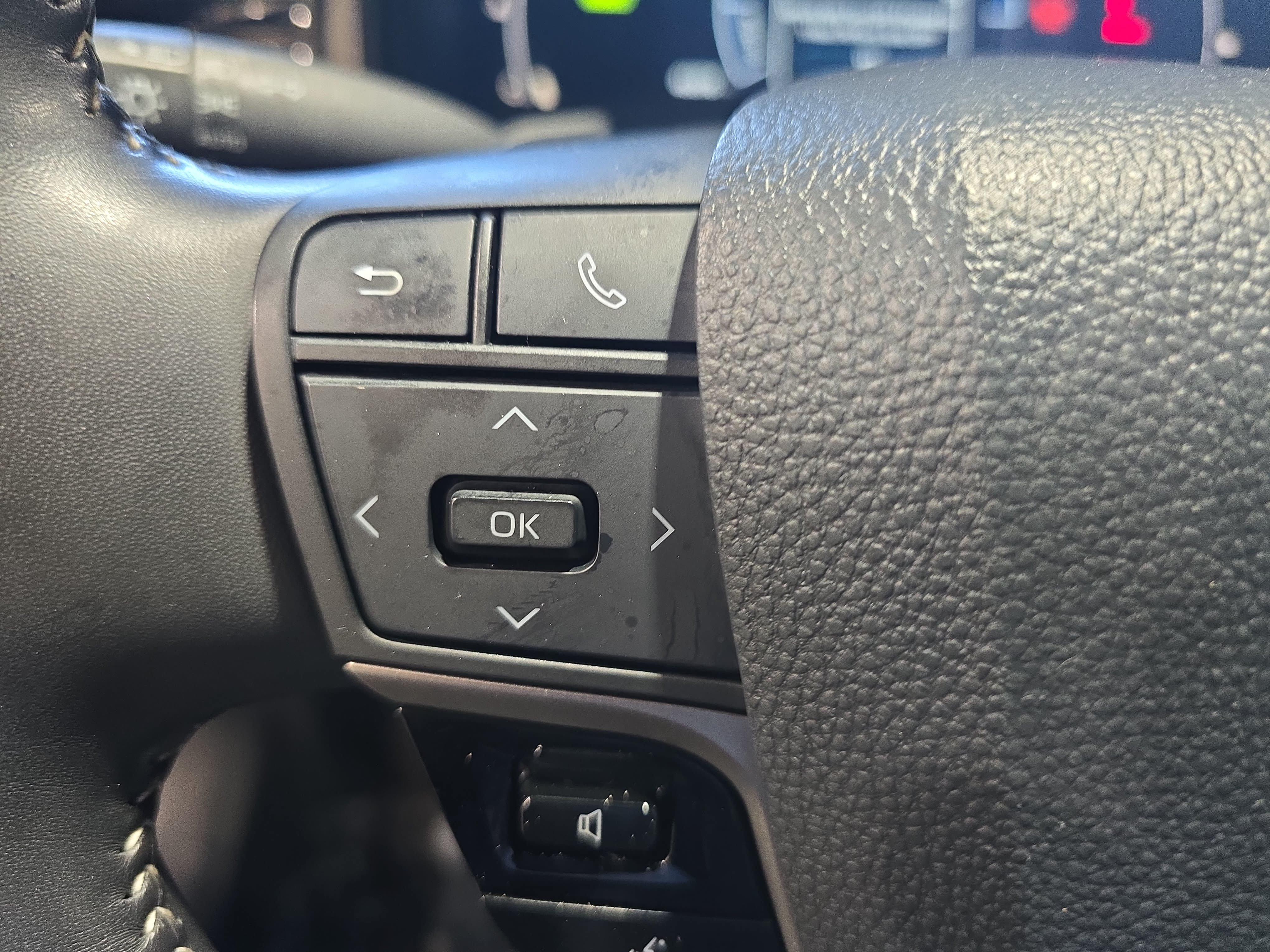 Used 2025 Toyota Camry SE w/ Multimedia Upgrade Package FWD image 16