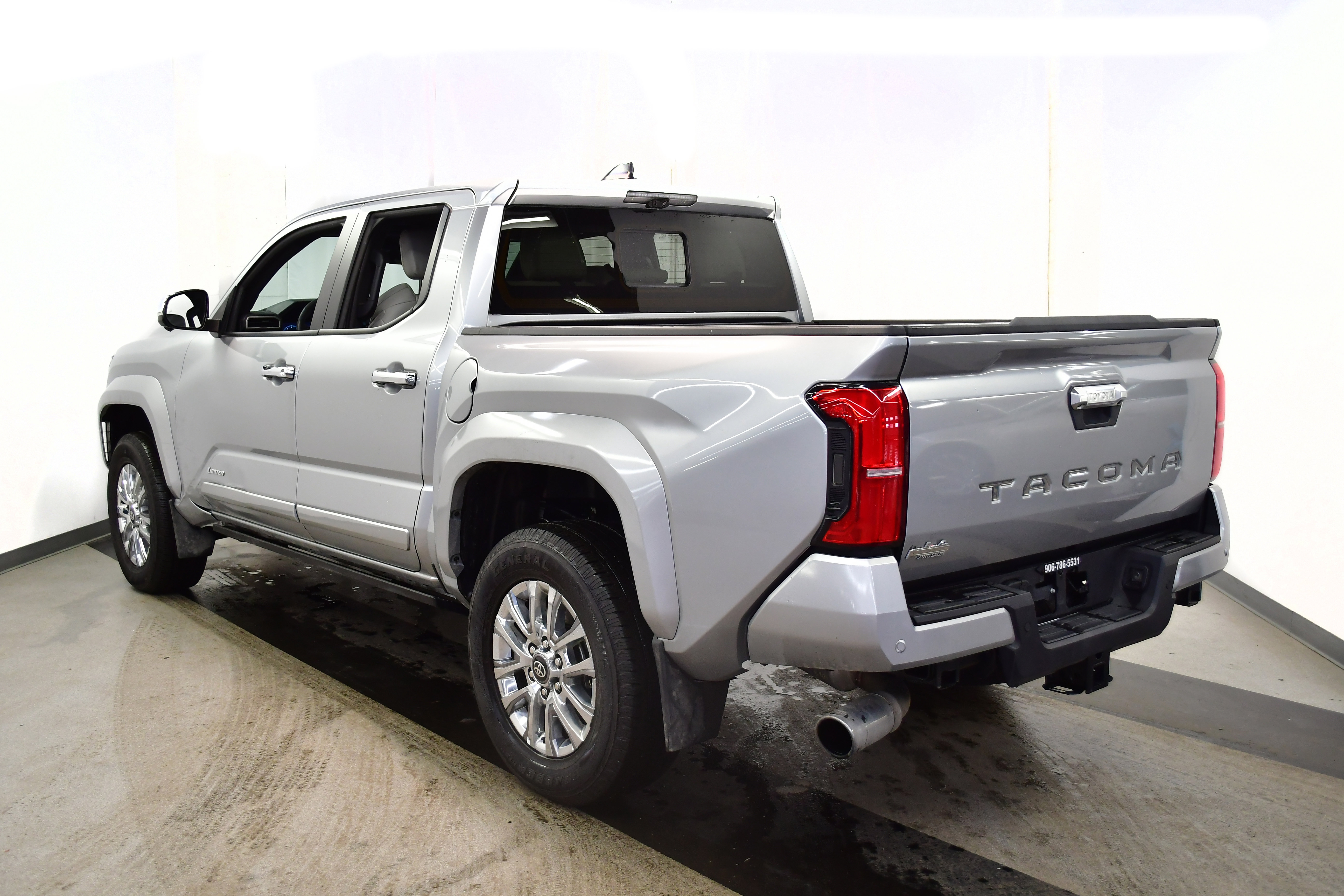 Used 2024 Toyota Tacoma Limited w/ Limited Package (LT) image 13