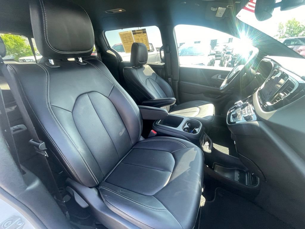 Used 2025 Chrysler Pacifica Select FWD image 29