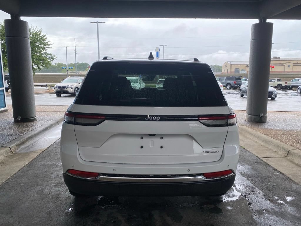 Used 2023 Jeep Grand Cherokee Laredo RWD image 6