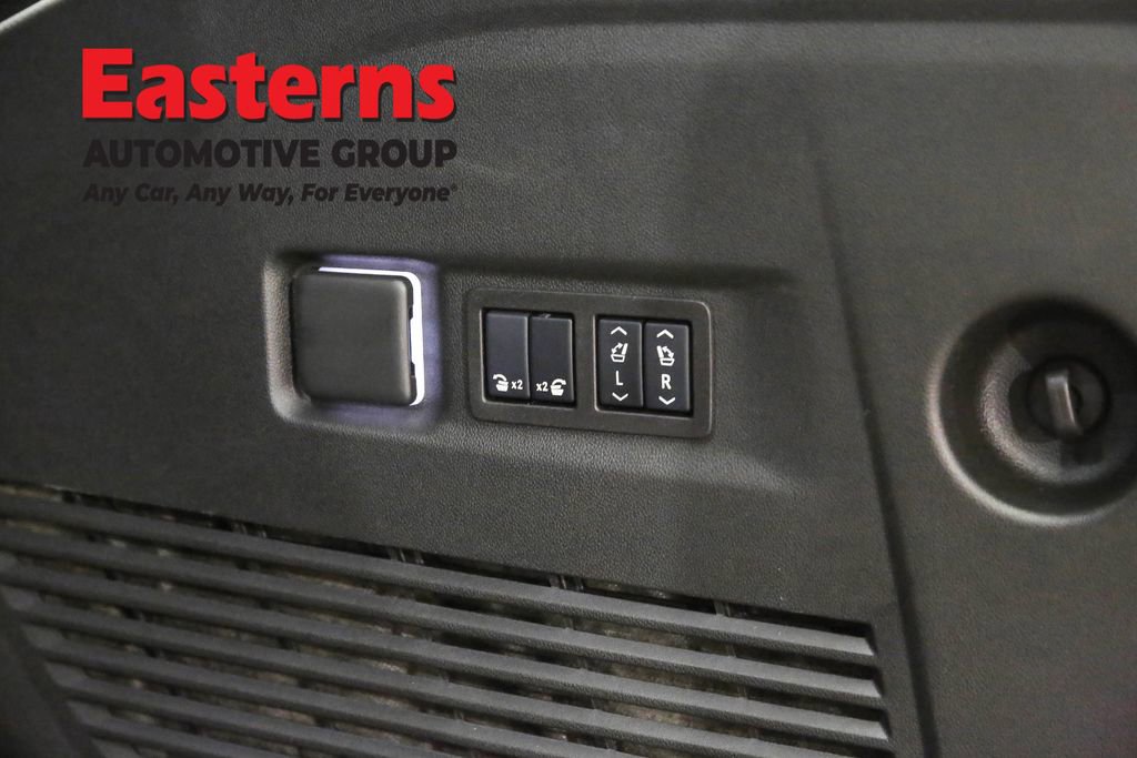 Used 2025 GMC Yukon XL Denali w/ Denali Reserve Package image 28