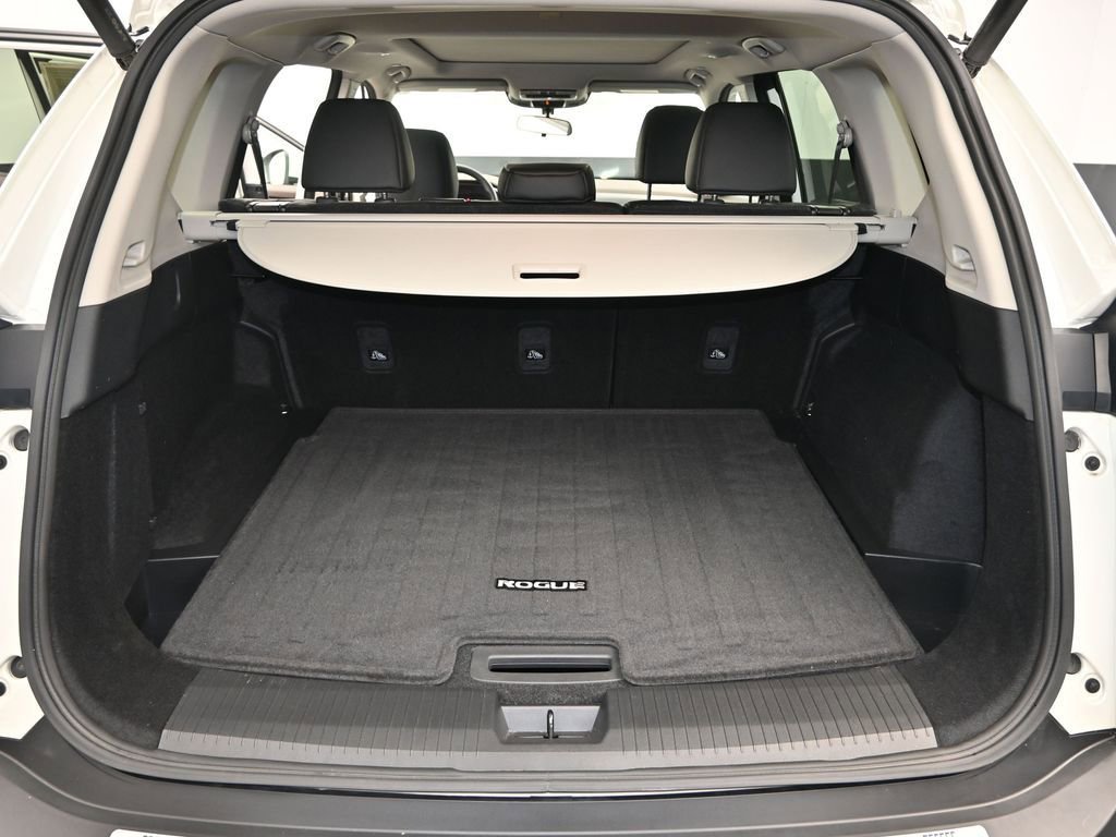 Used 2023 Nissan Rogue SV w/ SV Premium Package image 11