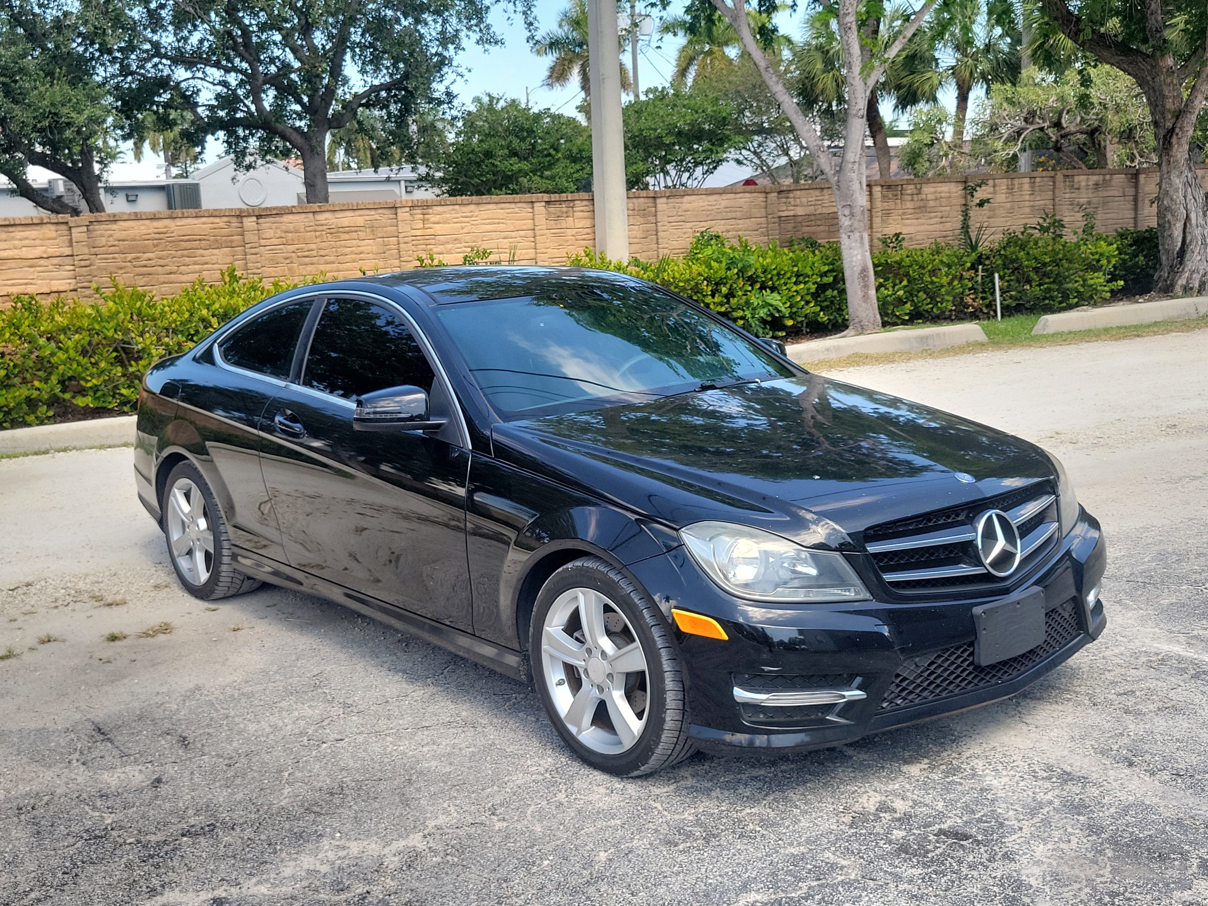 Used 2014 Mercedes-Benz C 250 Coupe image 3
