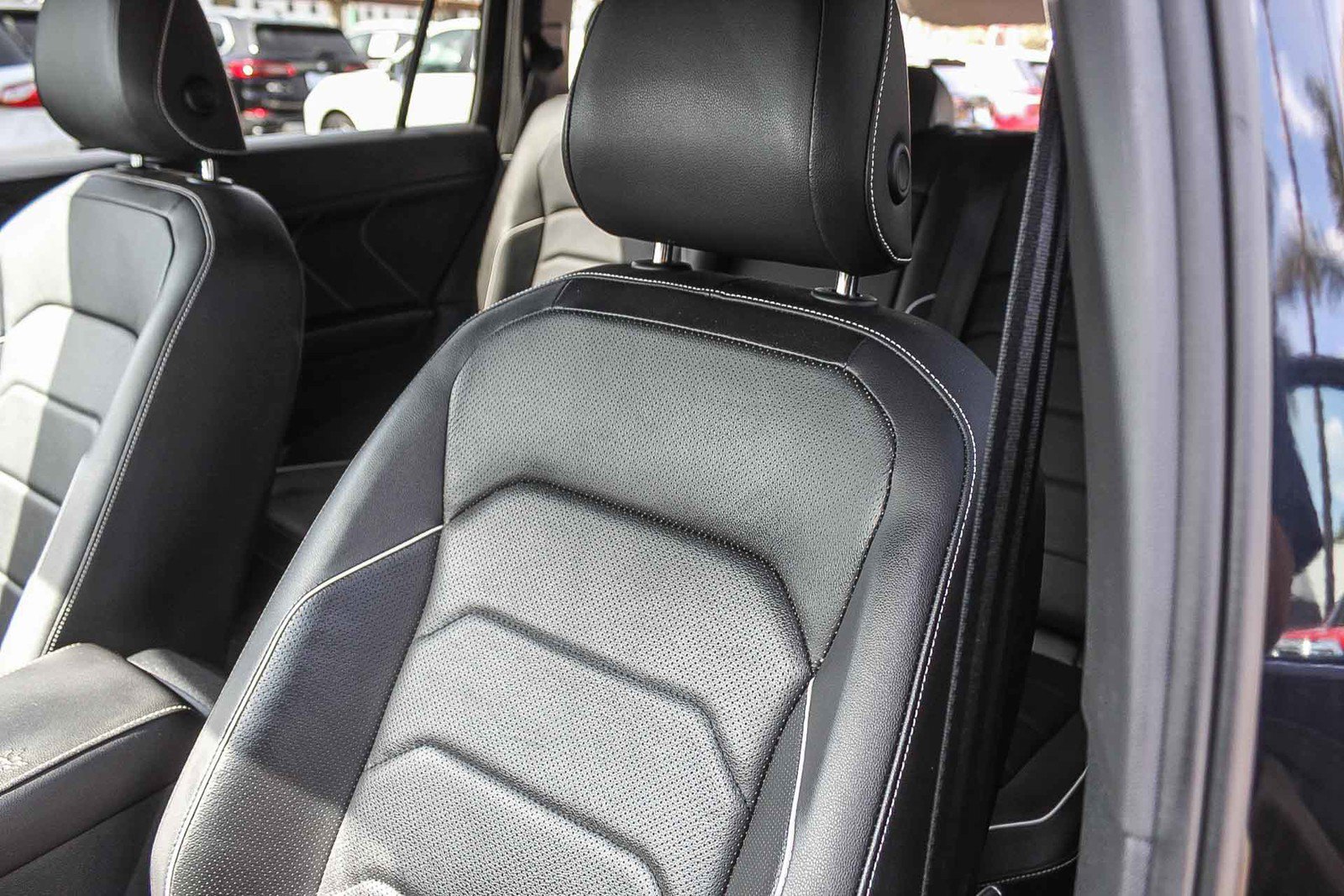 Used 2022 Volkswagen Tiguan SEL R-Line image 25