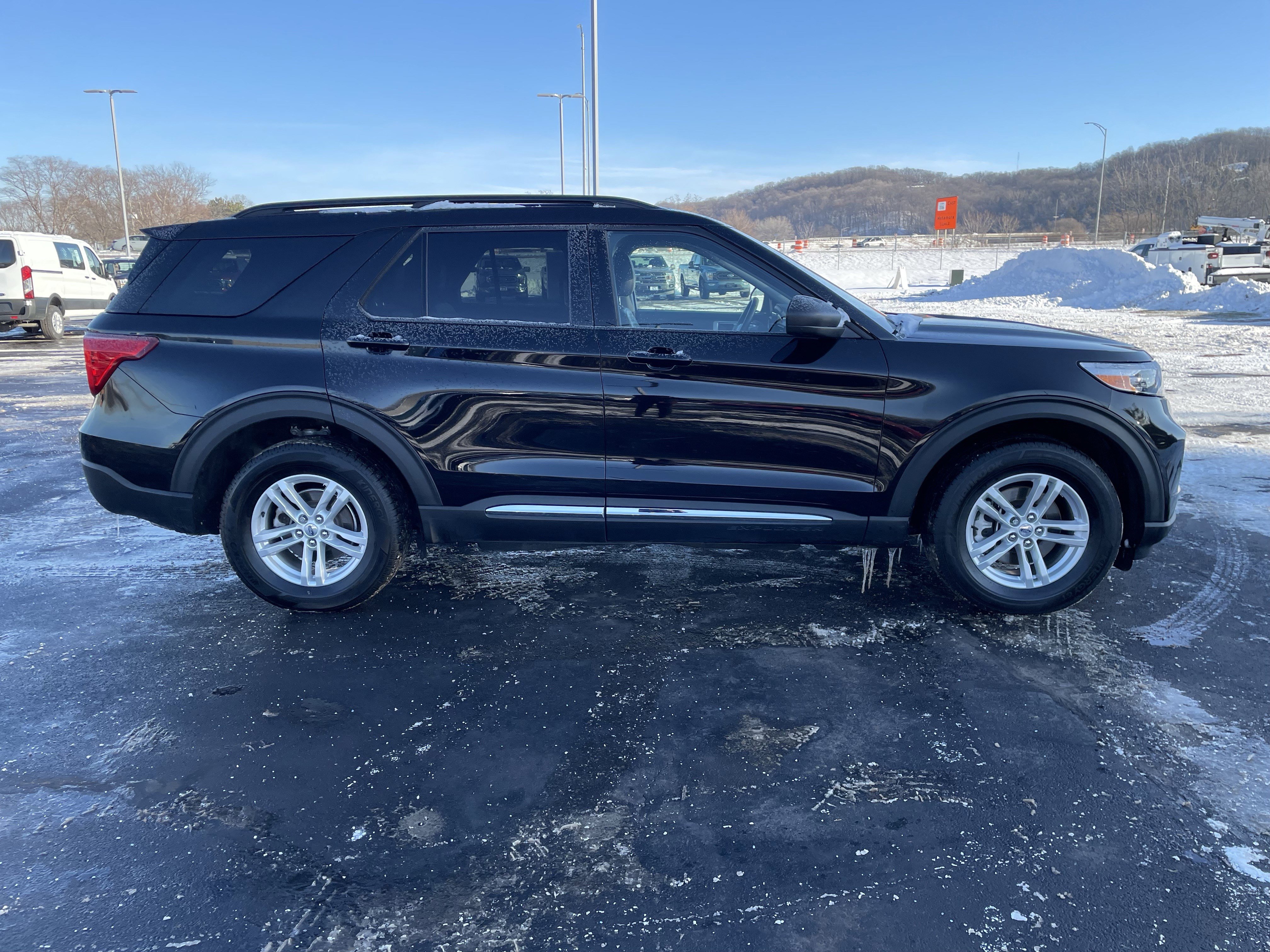 Used 2023 Ford Explorer XLT w/ Equipment Group 202A image 9