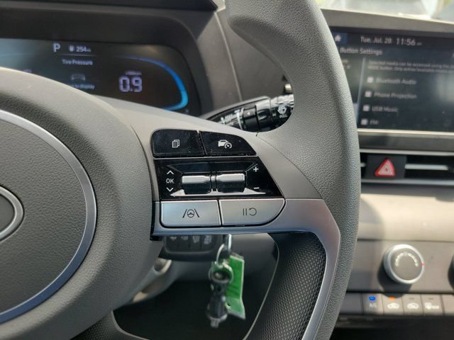 Certified 2025 Hyundai Elantra SE FWD image 23