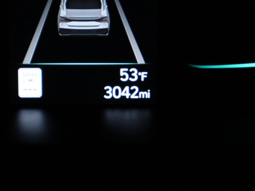 Certified 2025 Hyundai Elantra Sport image 30