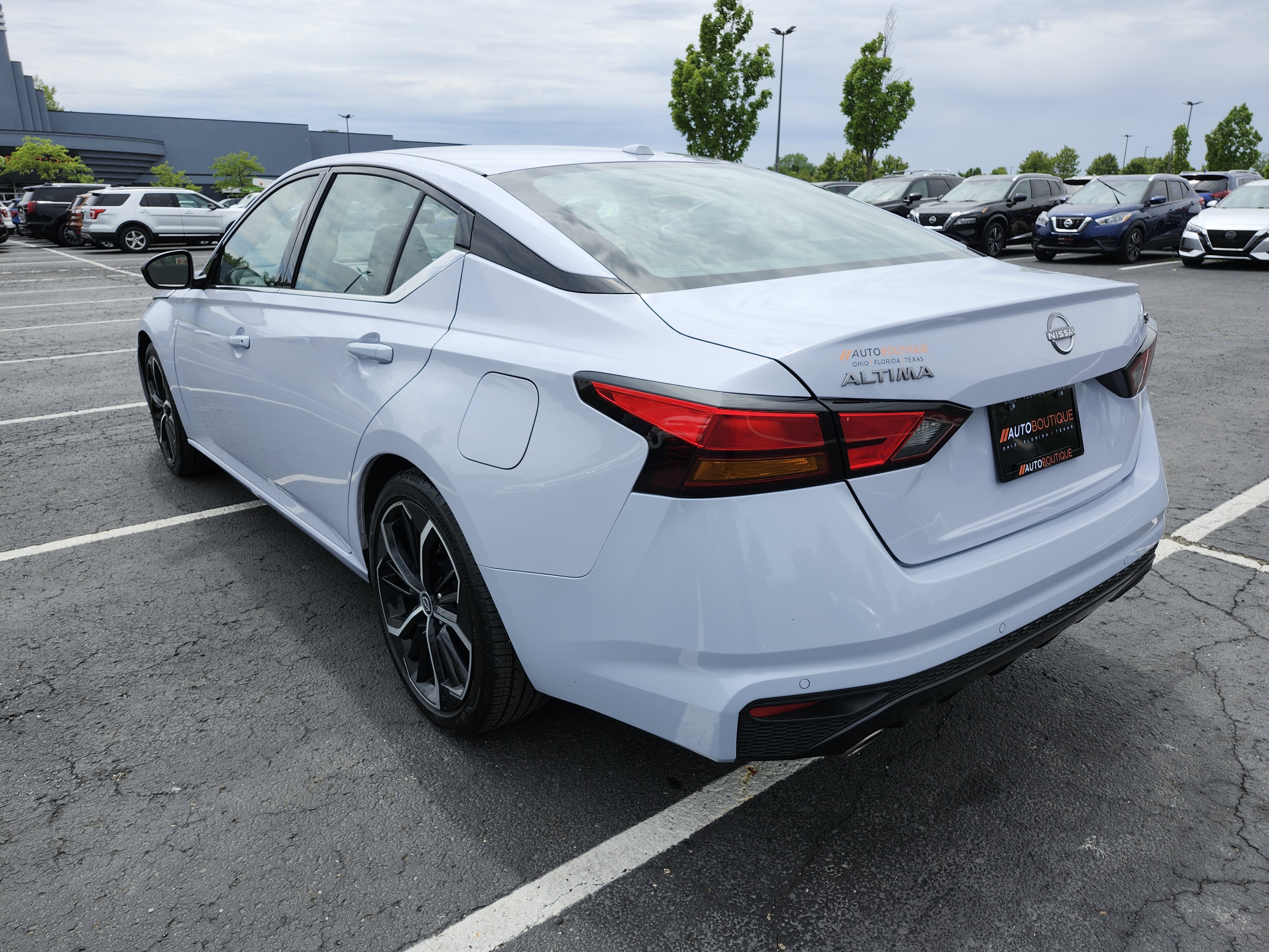 Used 2024 Nissan Altima 2.5 SR FWD image 14