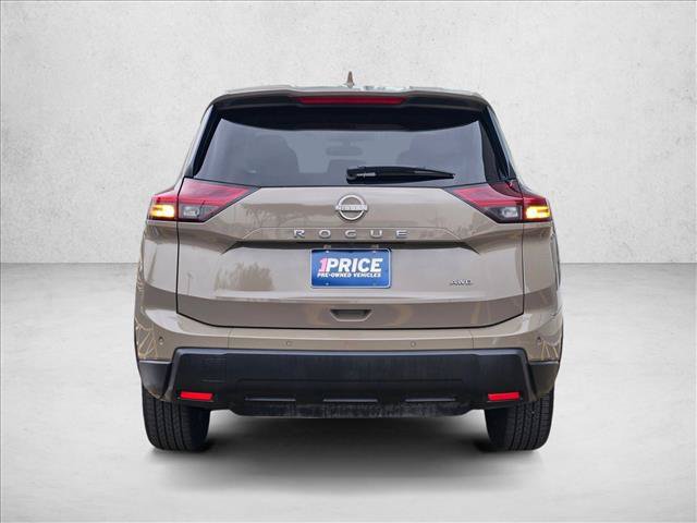Used 2025 Nissan Rogue SV AWD/4WD image 7