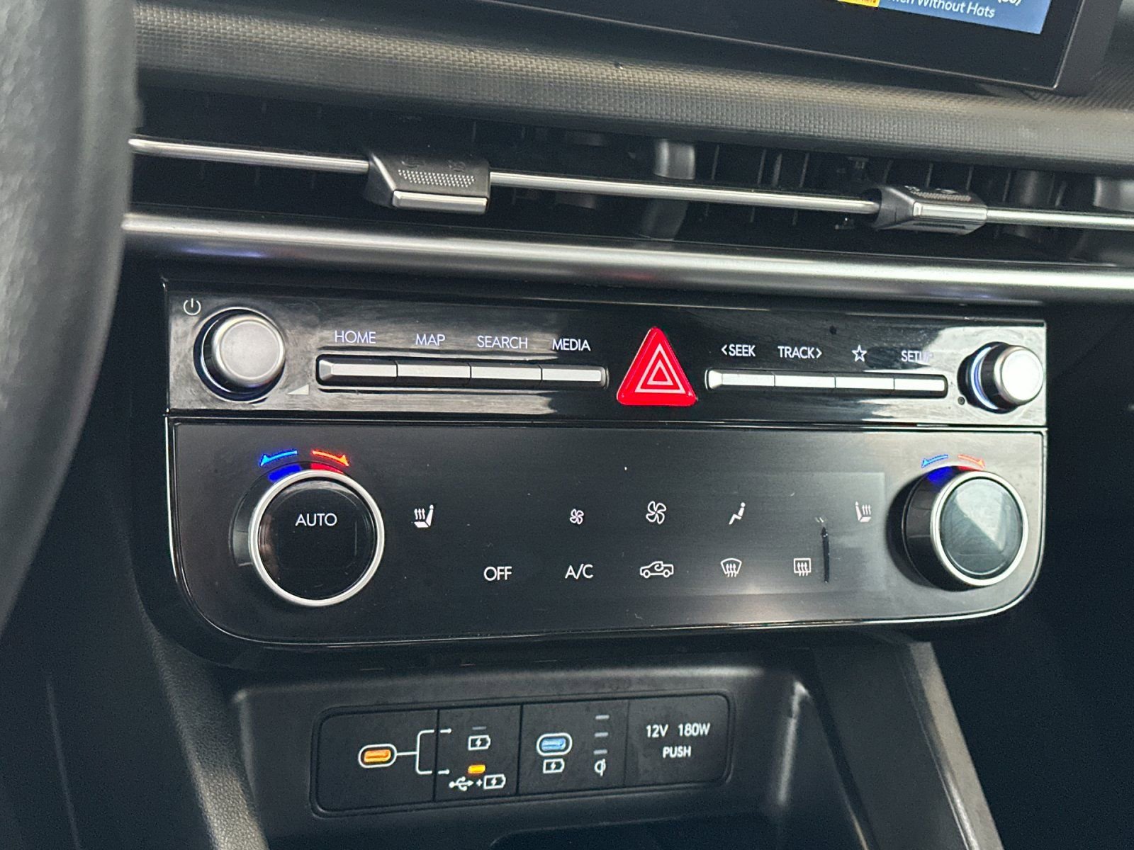 Used 2025 Hyundai Santa Cruz SEL image 18