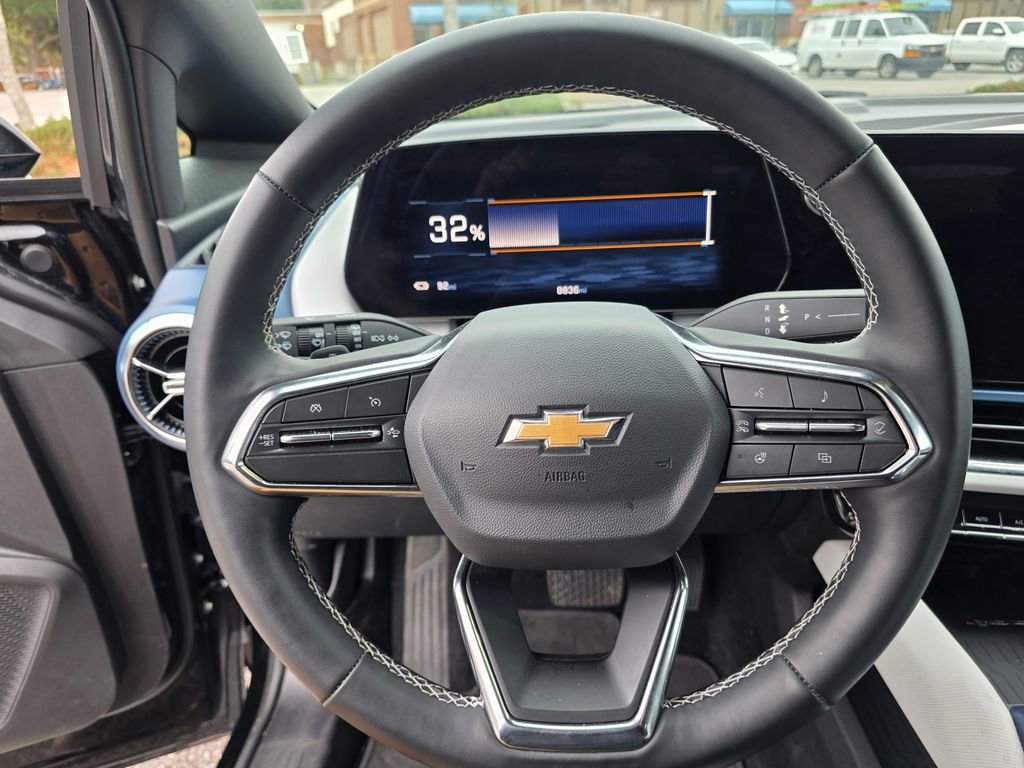 Used 2025 Chevrolet Equinox EV LT image 20