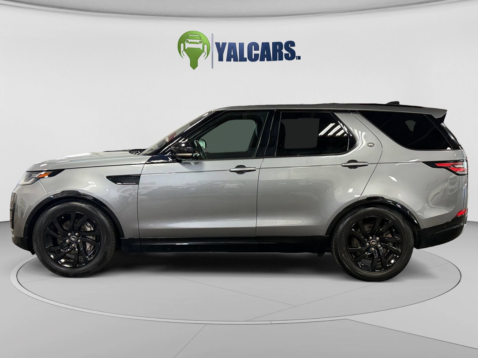 Used 2020 Land Rover Discovery Landmark AWD/4WD image 2