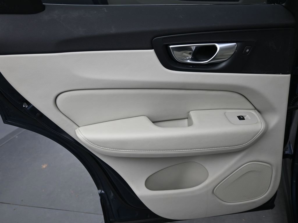 Certified 2023 Volvo XC60 B5 Ultimate w/ Protection Package Premier image 20