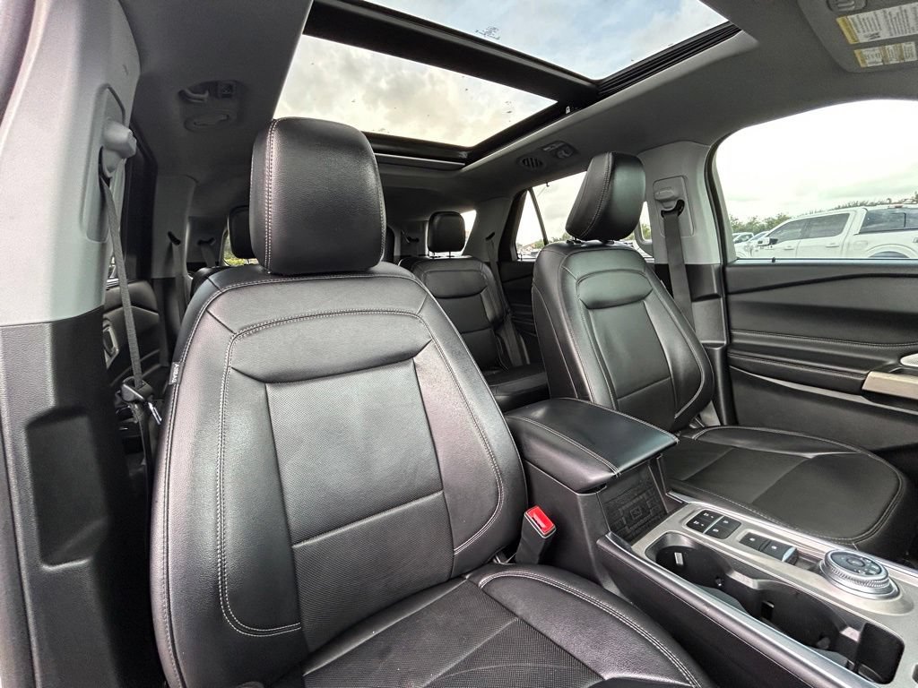 Used 2024 Ford Explorer Limited w/ Limited Technology Package RWD image 28