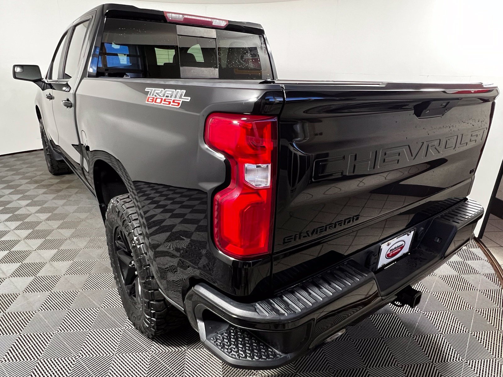 Used 2020 Chevrolet Silverado 1500 LT Trail Boss w/ Midnight Edition AWD/4WD image 7