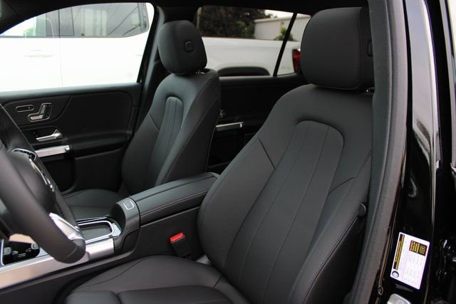 New 2025 Mercedes-Benz GLB 250 4MATIC image 29
