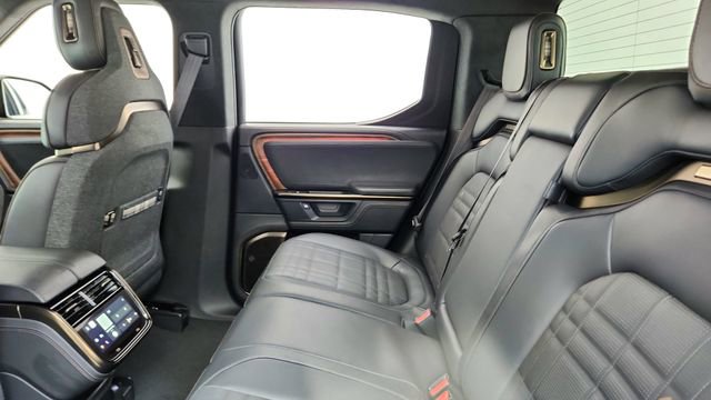 Used 2025 Rivian R1T Premium image 29