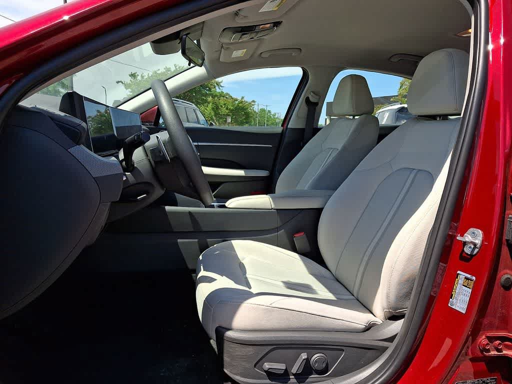 Used 2025 Hyundai Sonata SEL FWD image 12