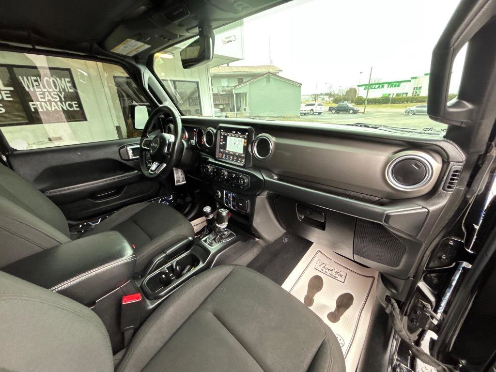 Used 2018 Jeep Wrangler Unlimited Sahara w/ Uconnect 4C Nav & Sound Group AWD/4WD image 31