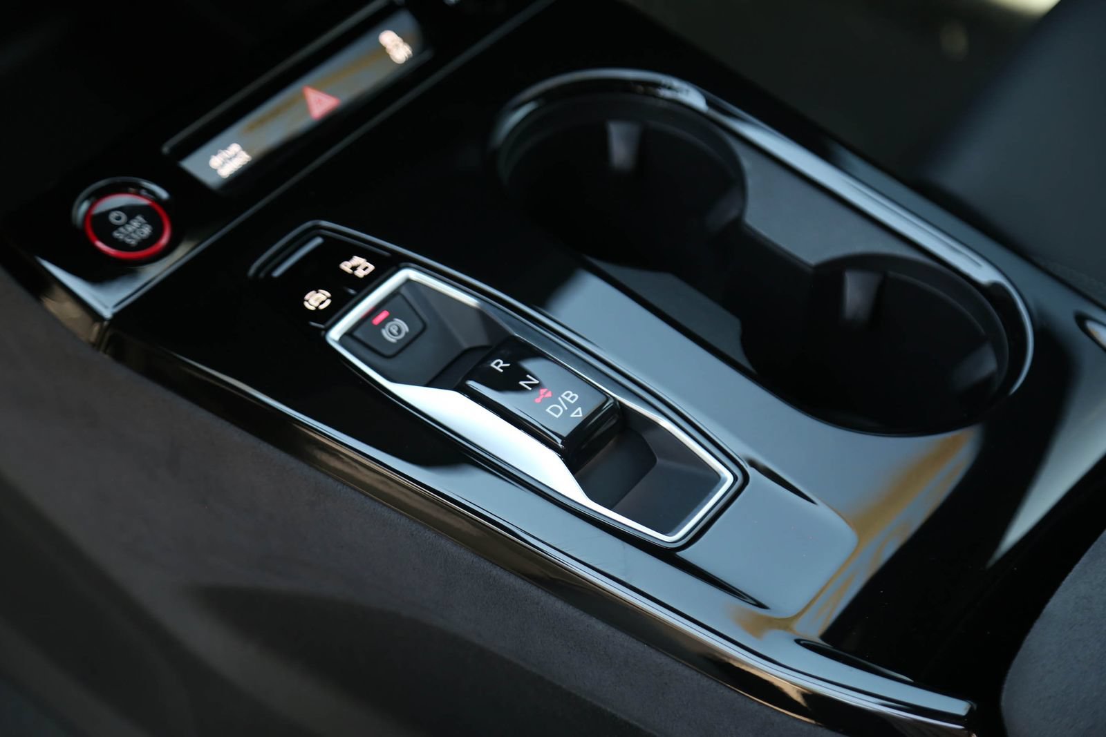 Certified 2025 Audi SQ6 e-tron Prestige AWD/4WD image 24