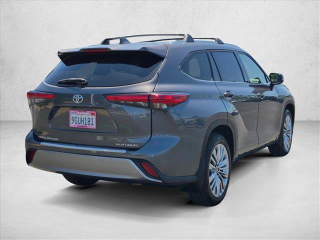 Used 2023 Toyota Highlander Platinum FWD image 5