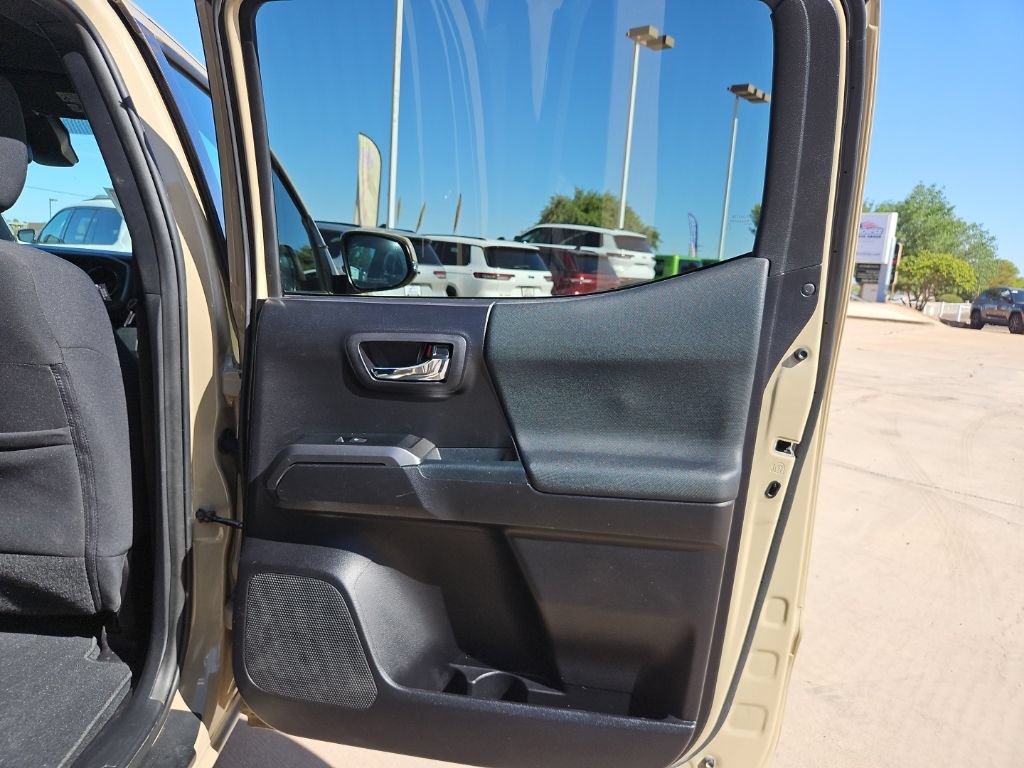 Used 2020 Toyota Tacoma TRD Off-Road w/ Technology Package AWD/4WD image 14