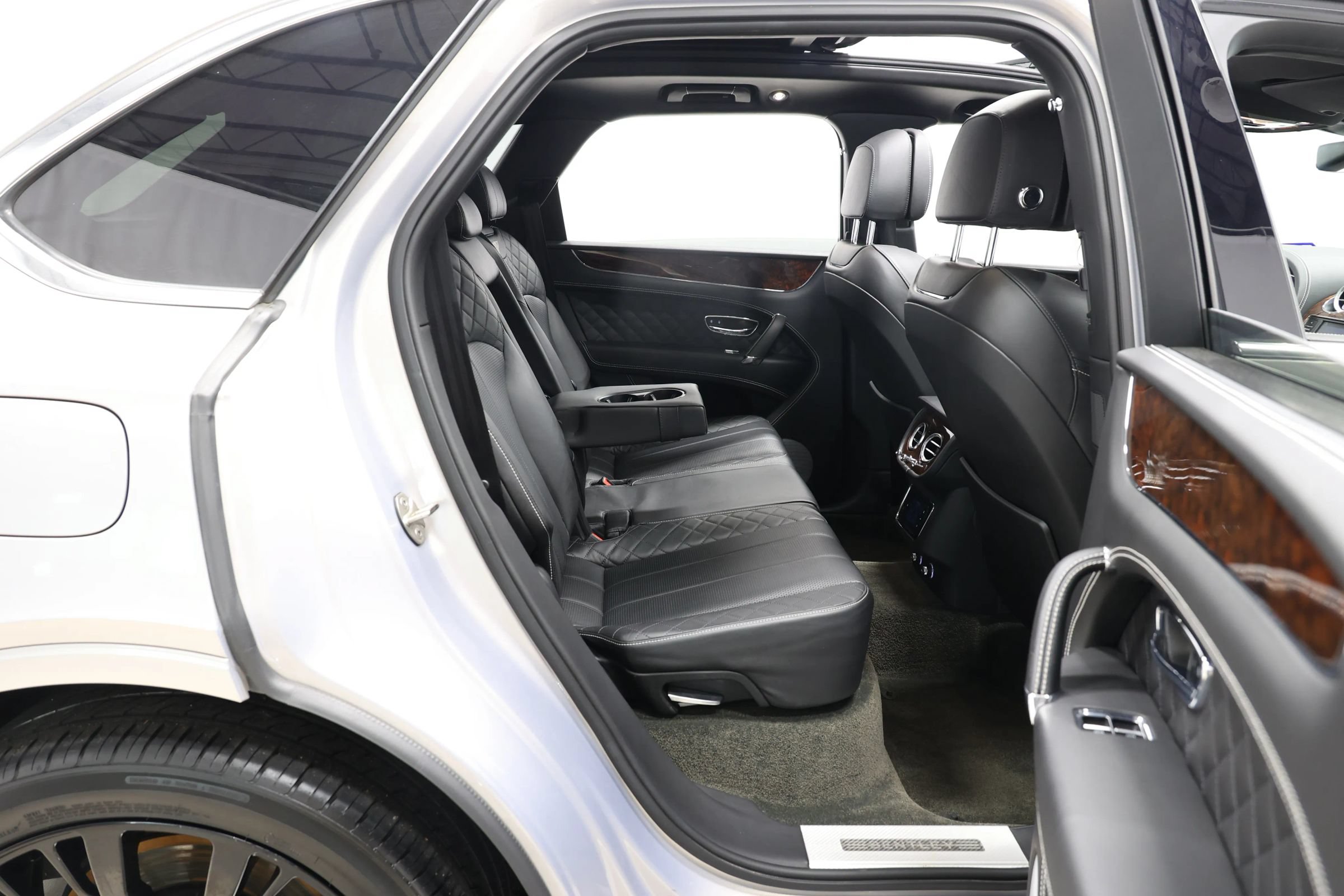 Used 2017 Bentley Bentayga image 83