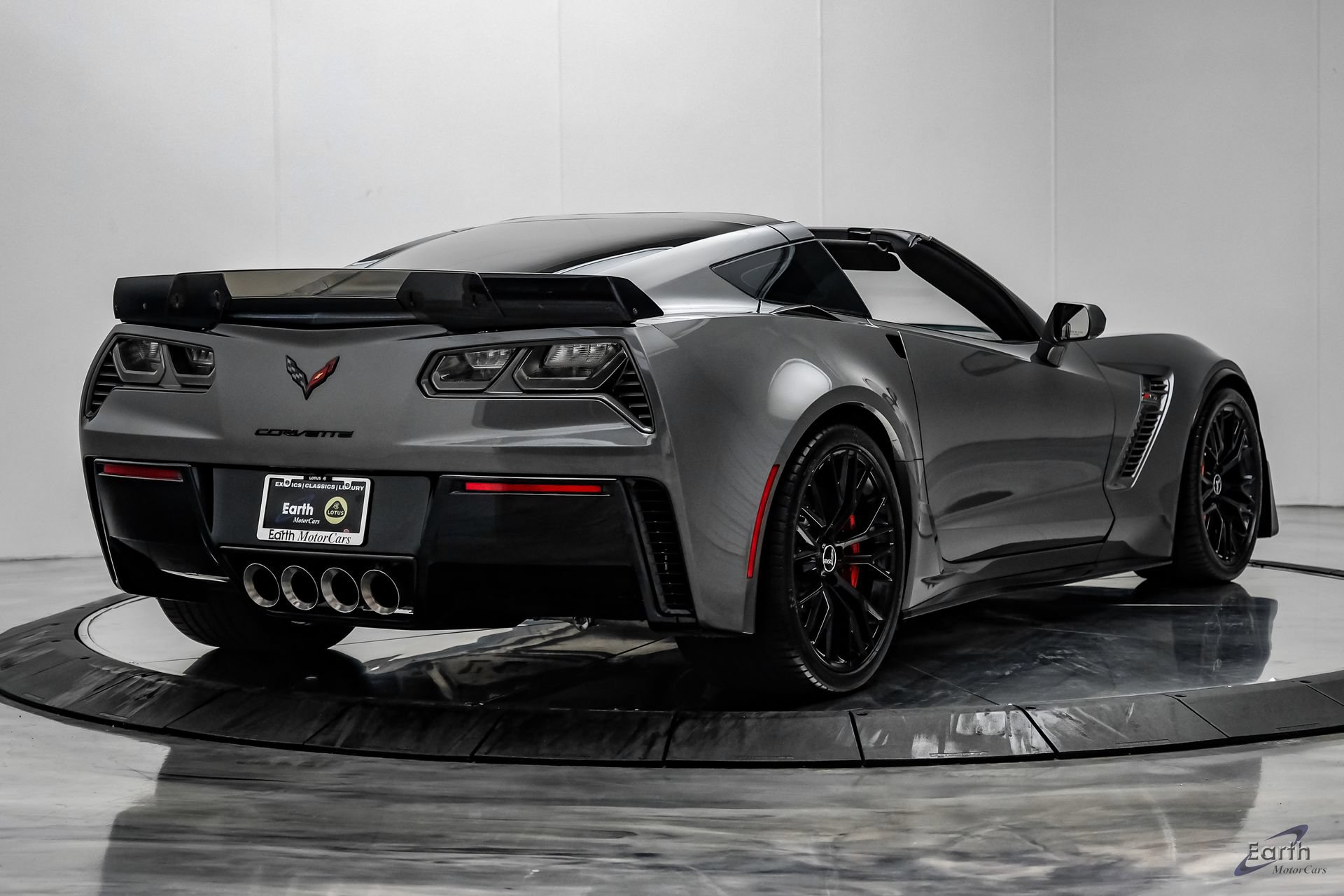 Used 2015 Chevrolet Corvette Z06 w/ 3LZ Preferred Equipment Group RWD image 19