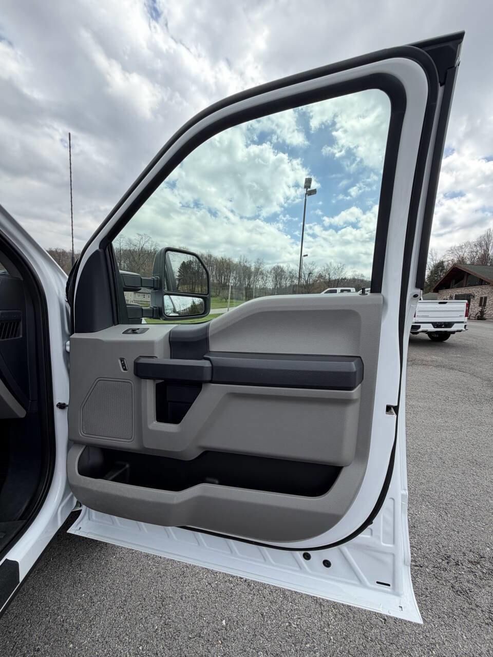 Used 2022 Ford F350 XL w/ Power Equipment Group image 38