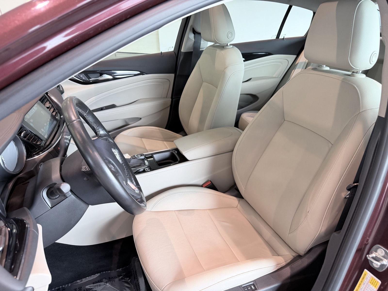 Used 2018 Buick Regal Essence w/ Driver Confidence Package #1 FWD image 32