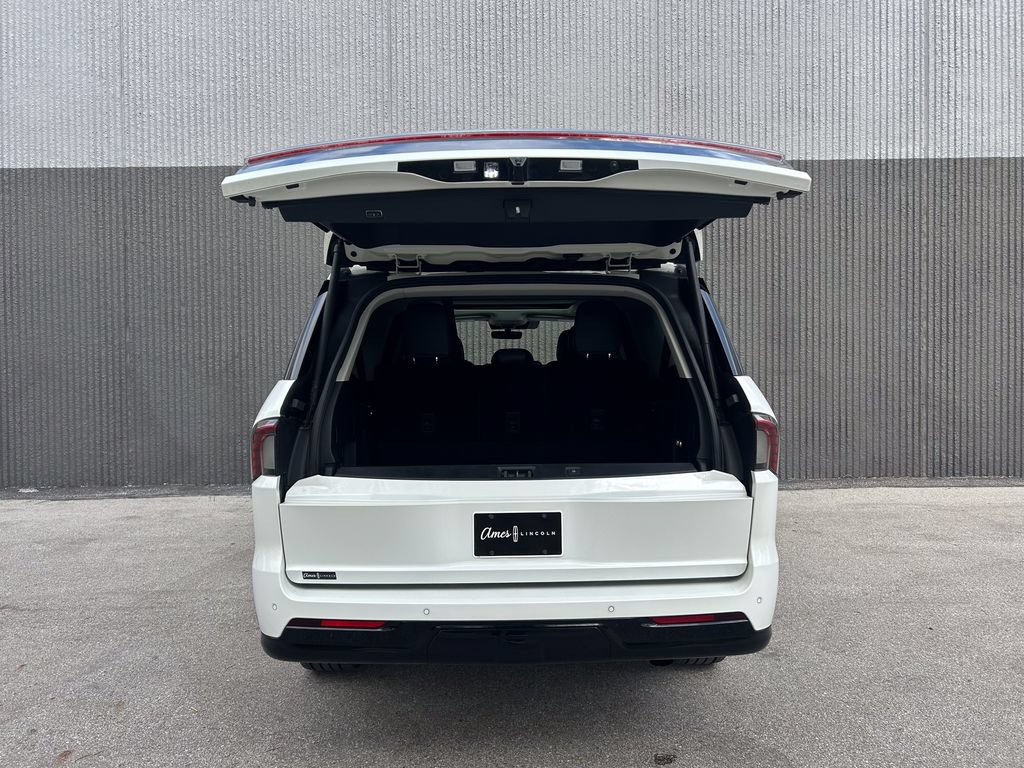 Certified 2025 Lincoln Navigator L Reserve AWD/4WD image 20