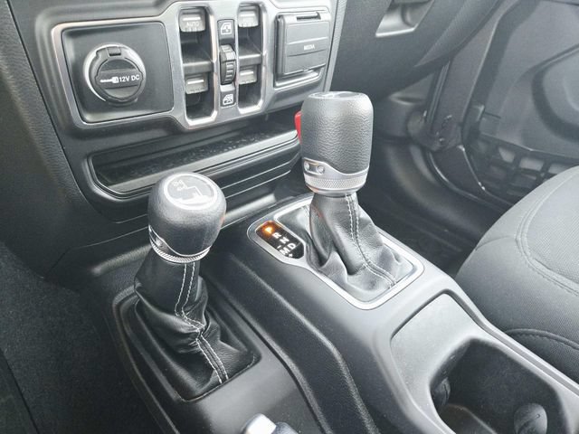 Used 2019 Jeep Wrangler Unlimited Sahara w/ Dual Top Group AWD/4WD image 31