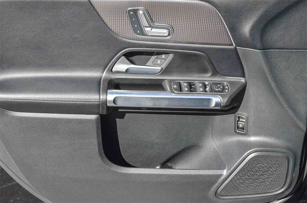 Used 2021 Mercedes-Benz GLB 250 image 22
