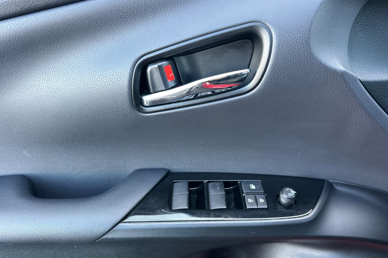 Certified 2021 Toyota Prius L Eco image 11