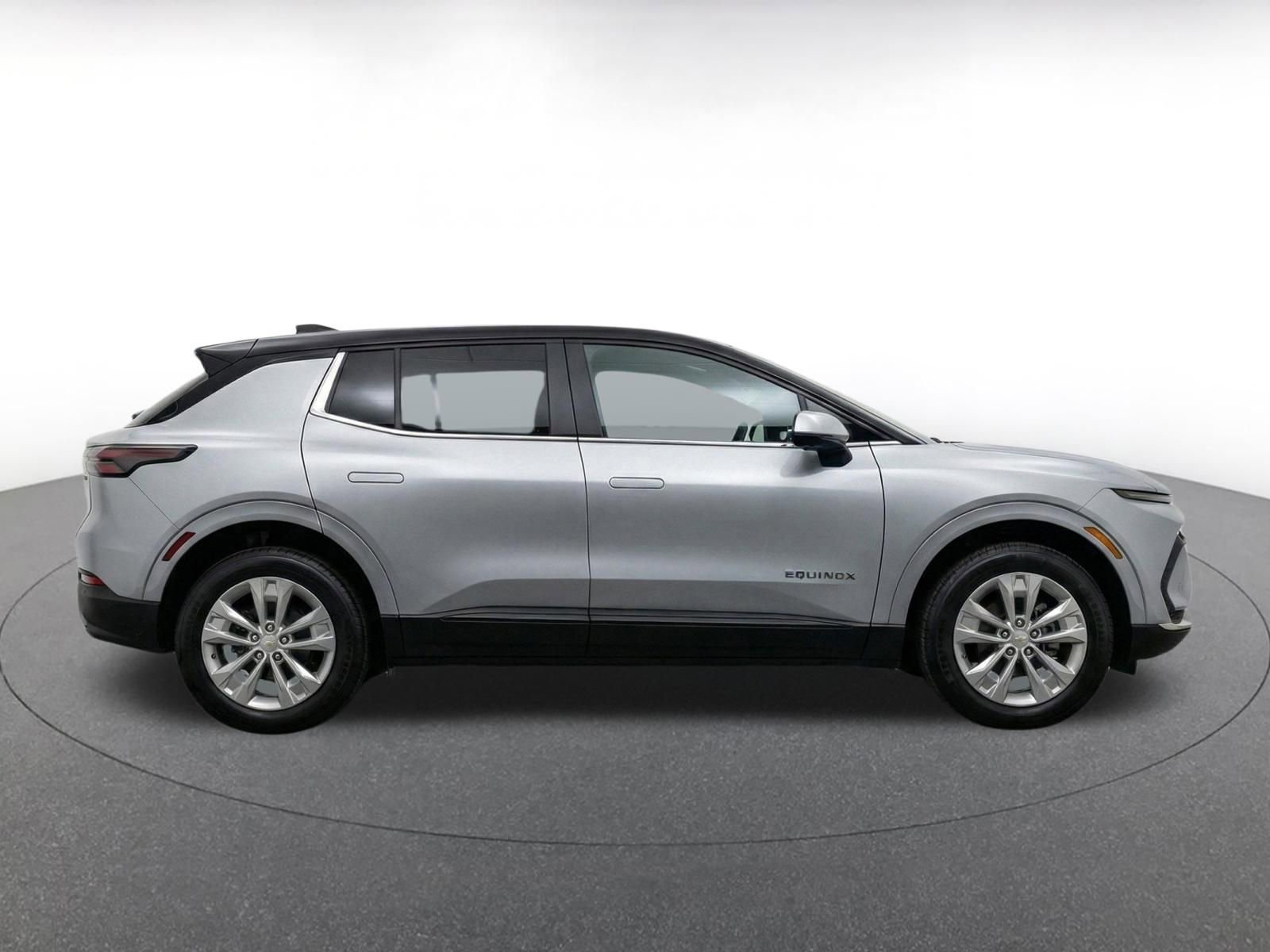Used 2025 Chevrolet Equinox LT FWD image 10