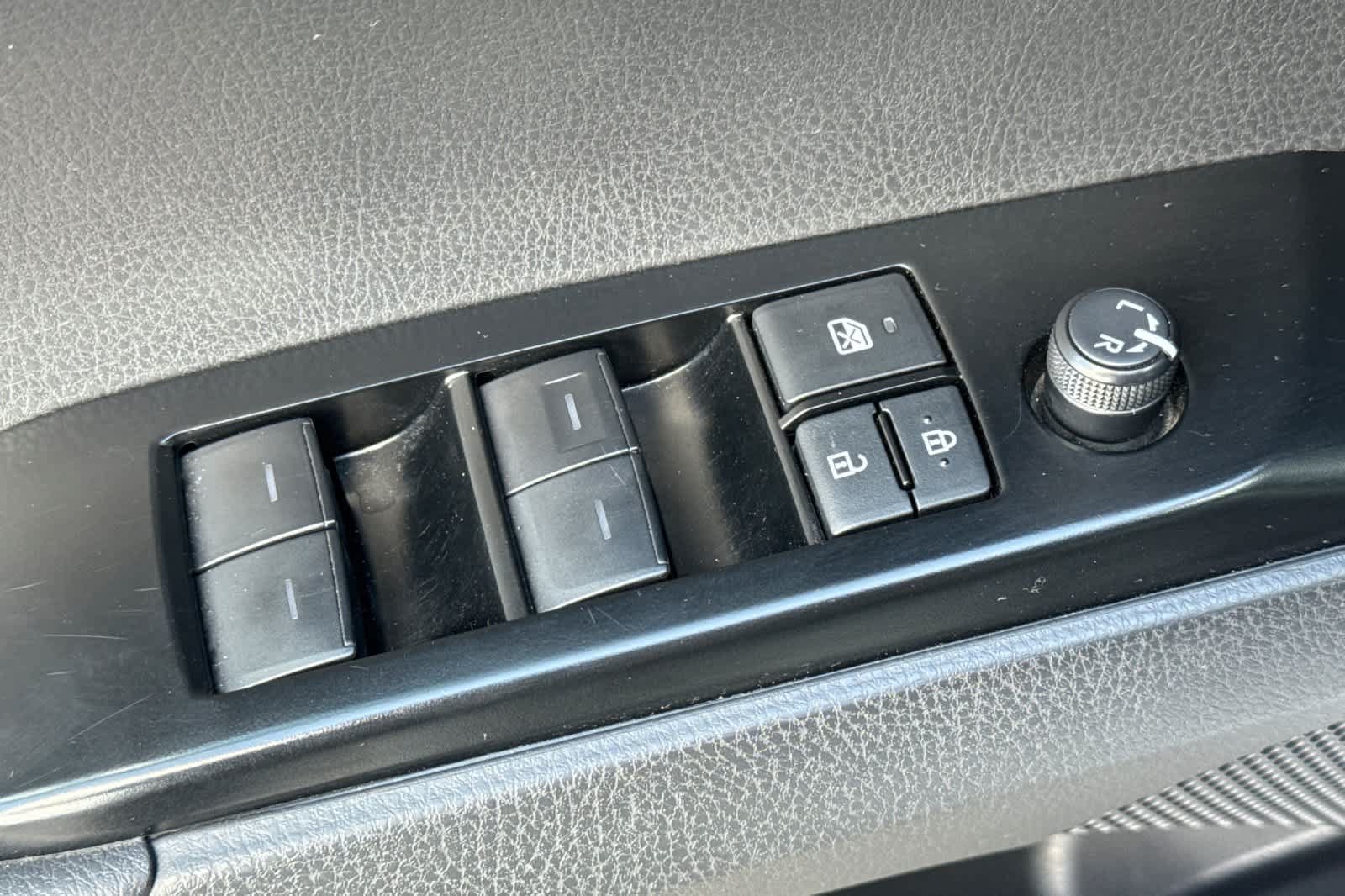 Used 2025 Toyota Camry SE FWD image 13