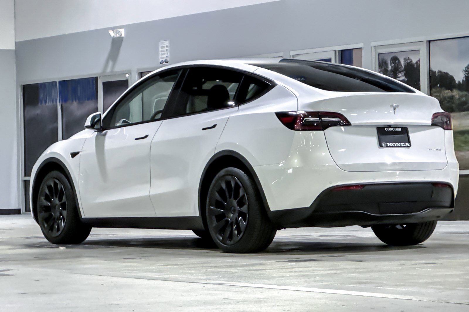 Used 2021 Tesla Model Y Long Range image 3