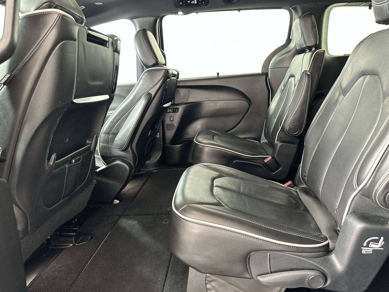 Used 2019 Chrysler Pacifica Limited w/ Advanced Safetytec Group FWD image 25