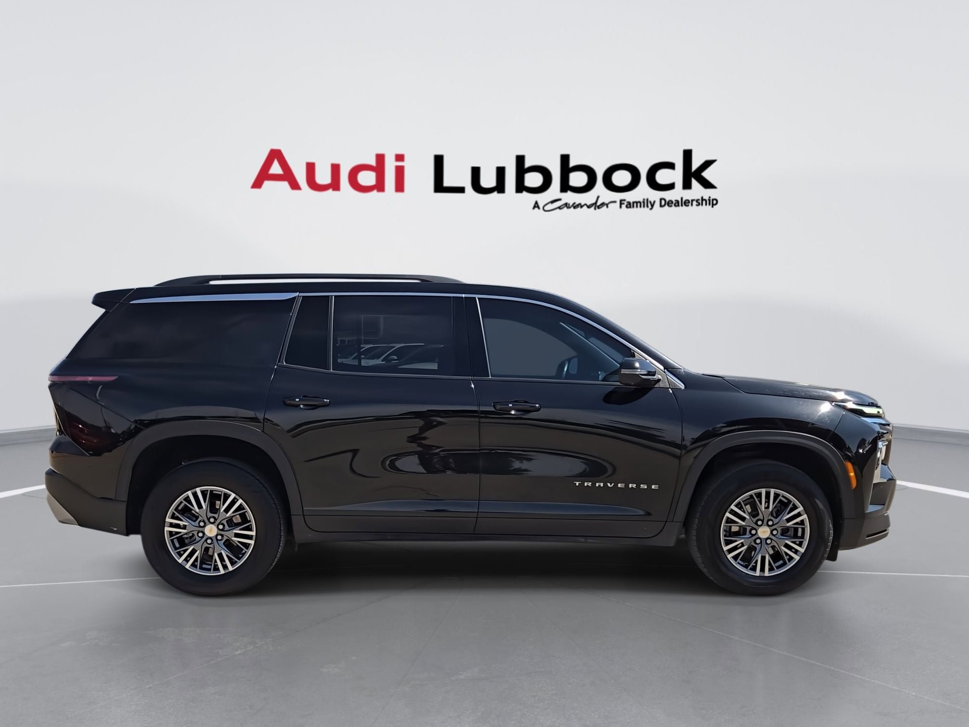 Used 2024 Chevrolet Traverse LT FWD image 9