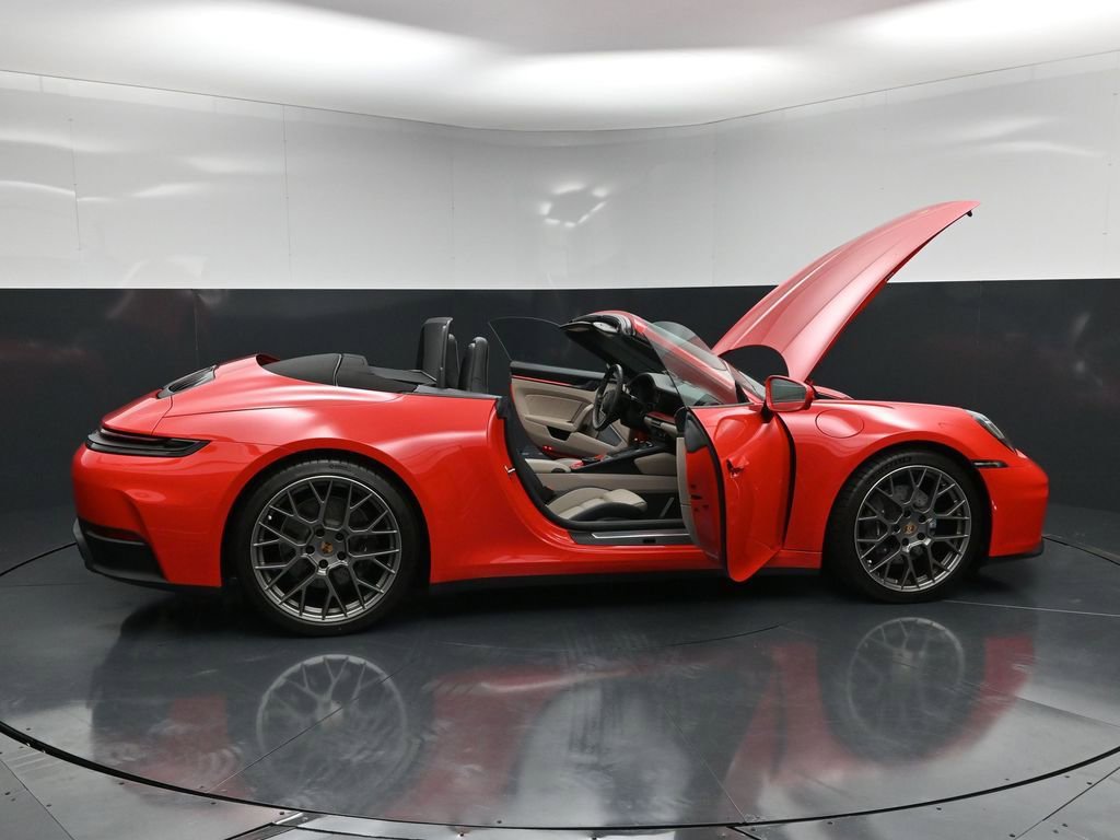 Certified 2025 Porsche 911 Carrera RWD image 33