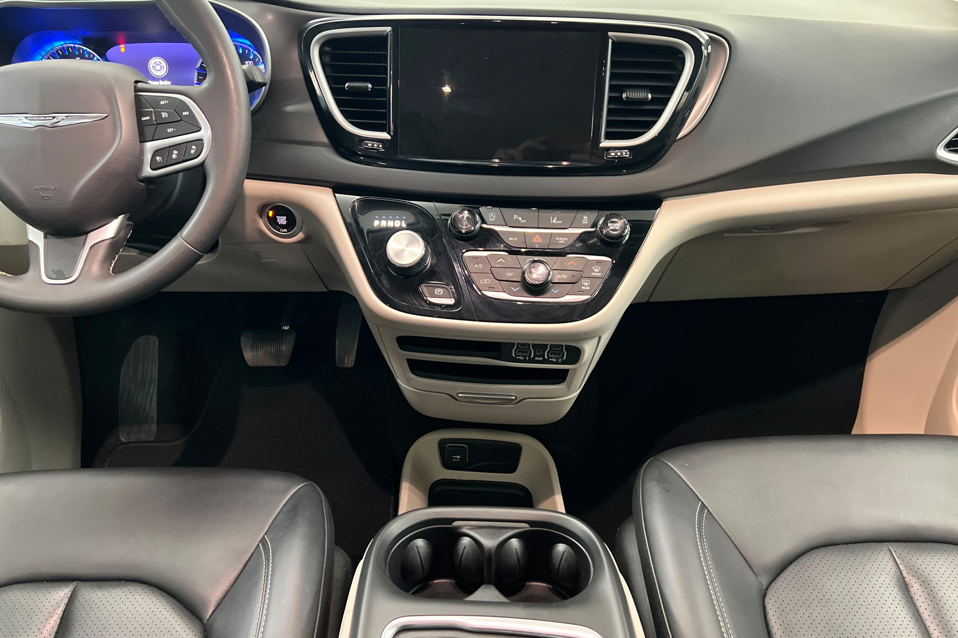 Used 2024 Chrysler Pacifica Touring-L FWD image 13