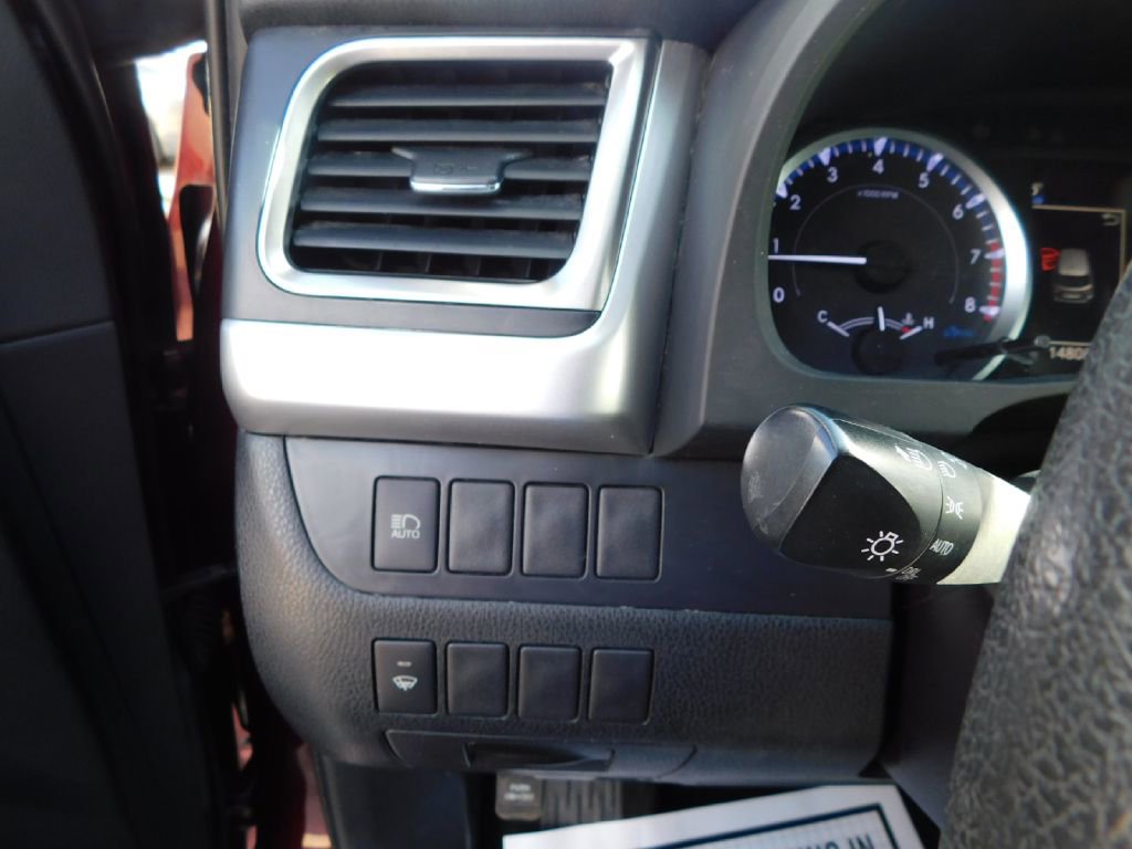 Used 2019 Toyota Highlander LE image 29
