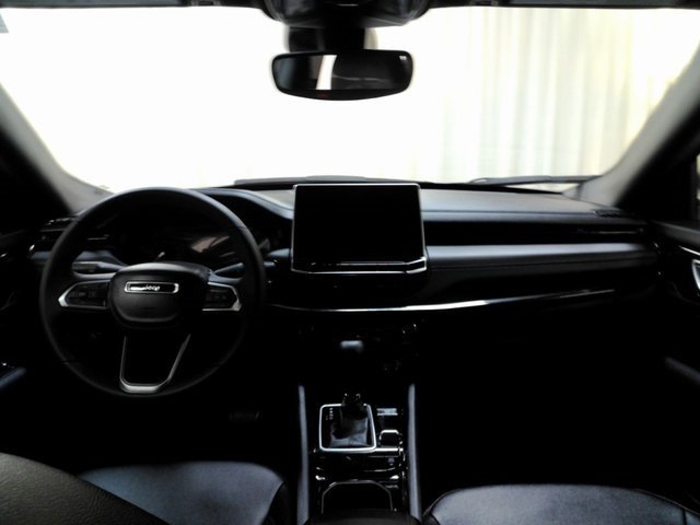 Used 2025 Jeep Compass Latitude w/ Altitude Special Edition image 29