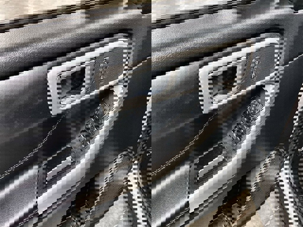 Used 2022 Ford Explorer XLT w/ Equipment Group 202A image 14