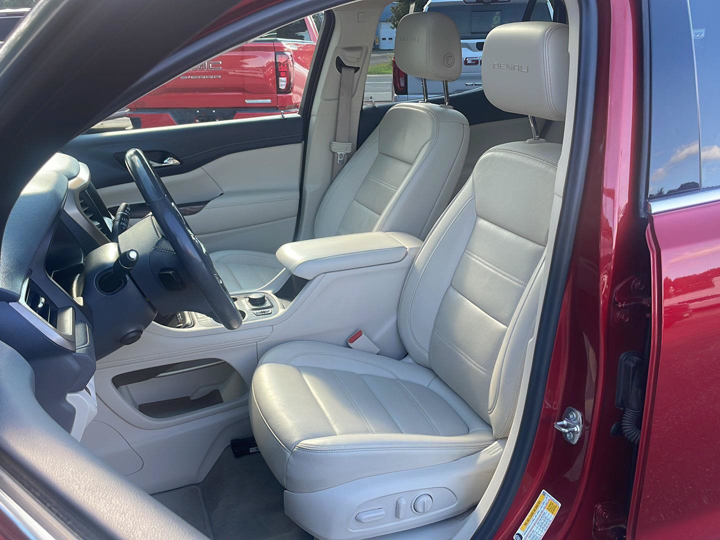 Used 2022 GMC Acadia Denali w/ Denali Ultimate Package AWD/4WD image 15