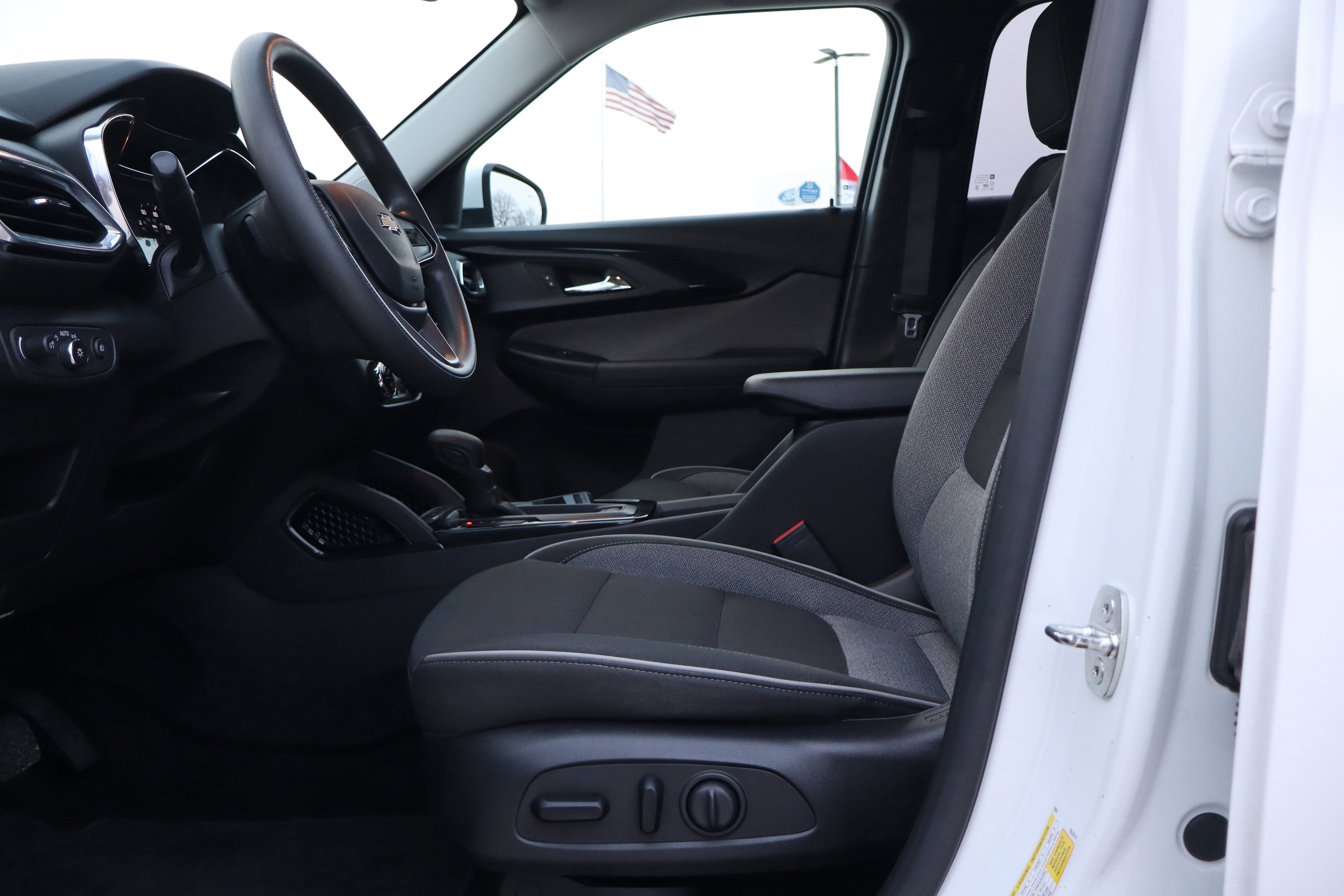 Used 2023 Chevrolet TrailBlazer LT w/ Convenience Package image 9