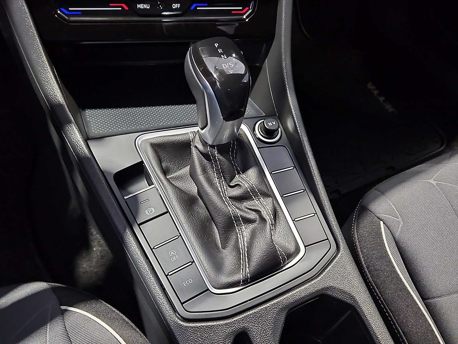 Used 2025 Volkswagen Jetta Sport image 14