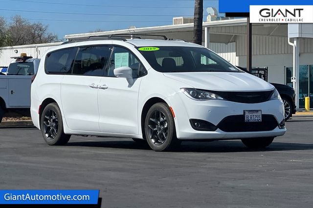 Used 2019 Chrysler Pacifica Touring-L w/ Advanced Safetytec Group image 1