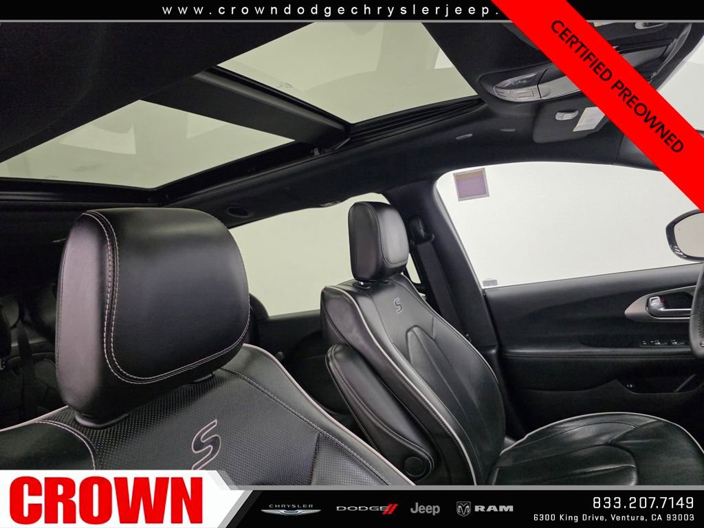 Certified 2024 Chrysler Pacifica Premium image 11